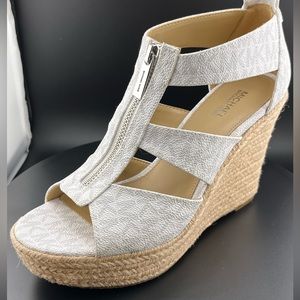 Michael Michael Kors Women’s Damita Fabric Open Toe Casual Platform Sandals. NWT